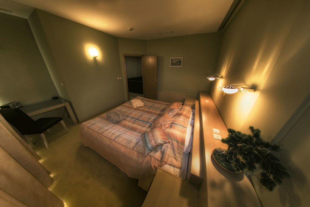 Фото Hotel Lav Vukovar