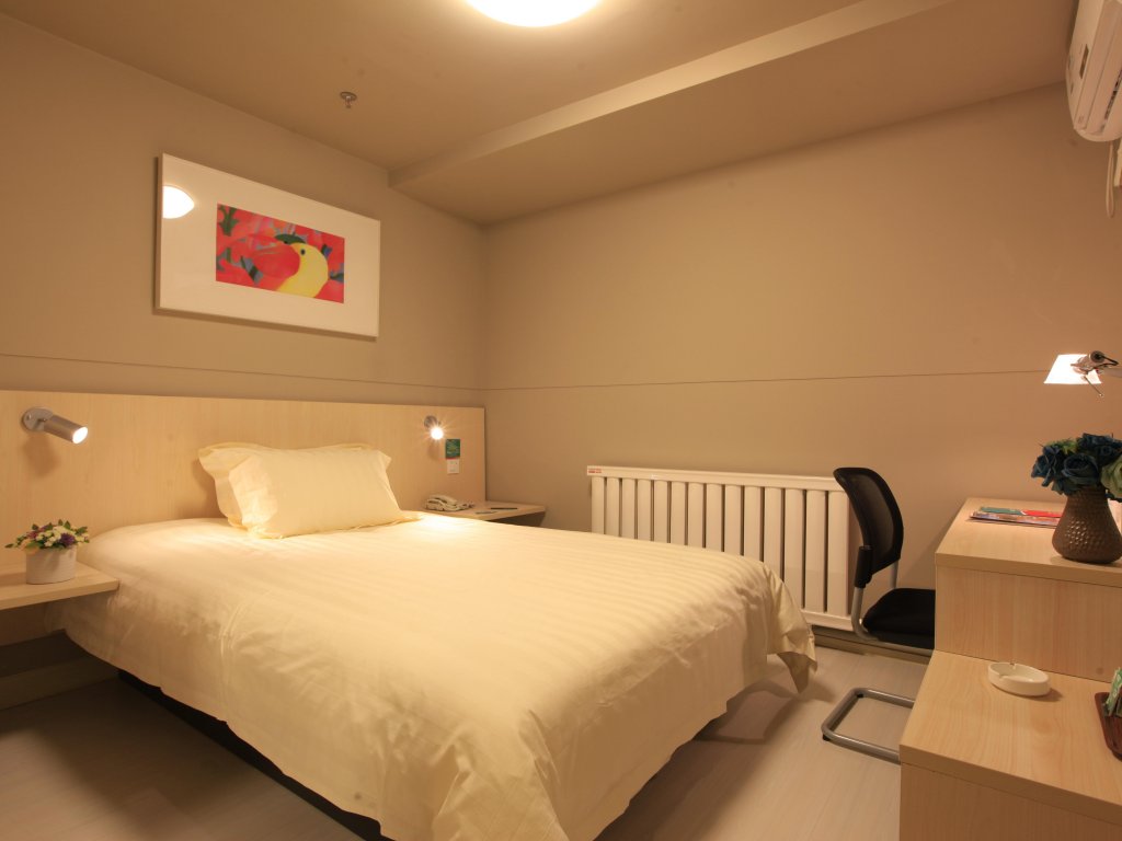 Фото Century Star Urumqi Changjiang Road Hotel