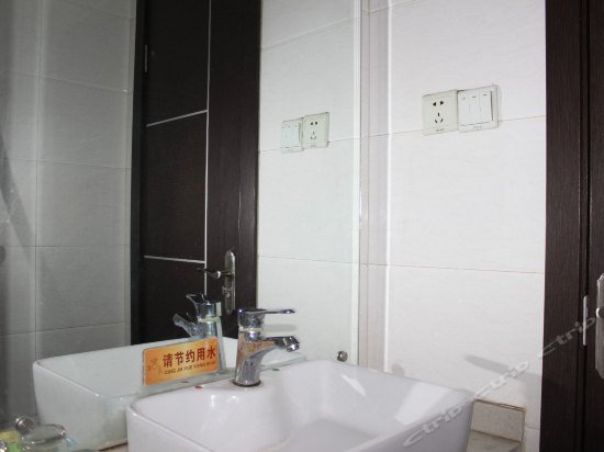 Фото Xinjiang Xinxinyu Express Hotel