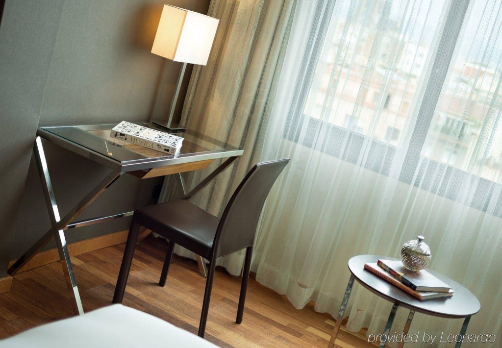 Фото Renaissance Barcelona Hotel