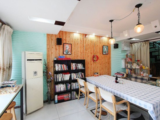 Фото Small Youth Inn