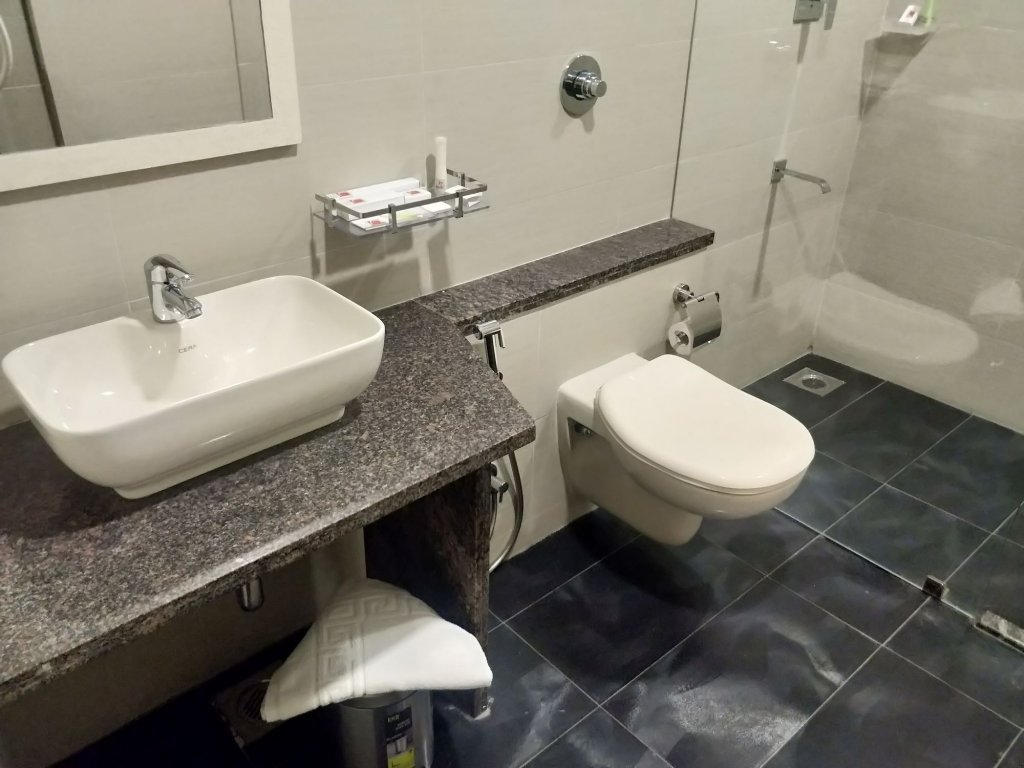 Фото 37th Crescent Boutique Suites