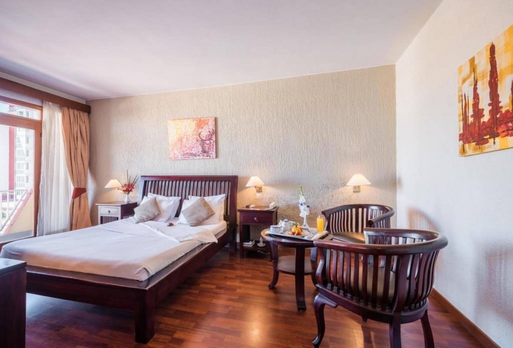 Фото Hôtel Colbert SPA & Casino