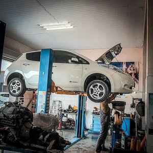 Top-Motors (ulitsa Smolyanka No:4, khutor Voskresenskiy), otomobil servisi  Krasnodarski krayından