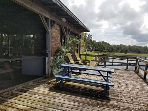 Гостиница Lakeside Inn and Cafe