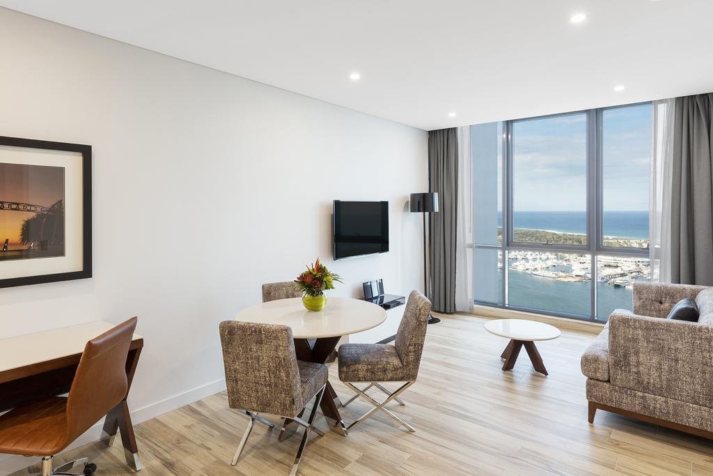 Фото Meriton Serviced Apartments Como Crescent Southport