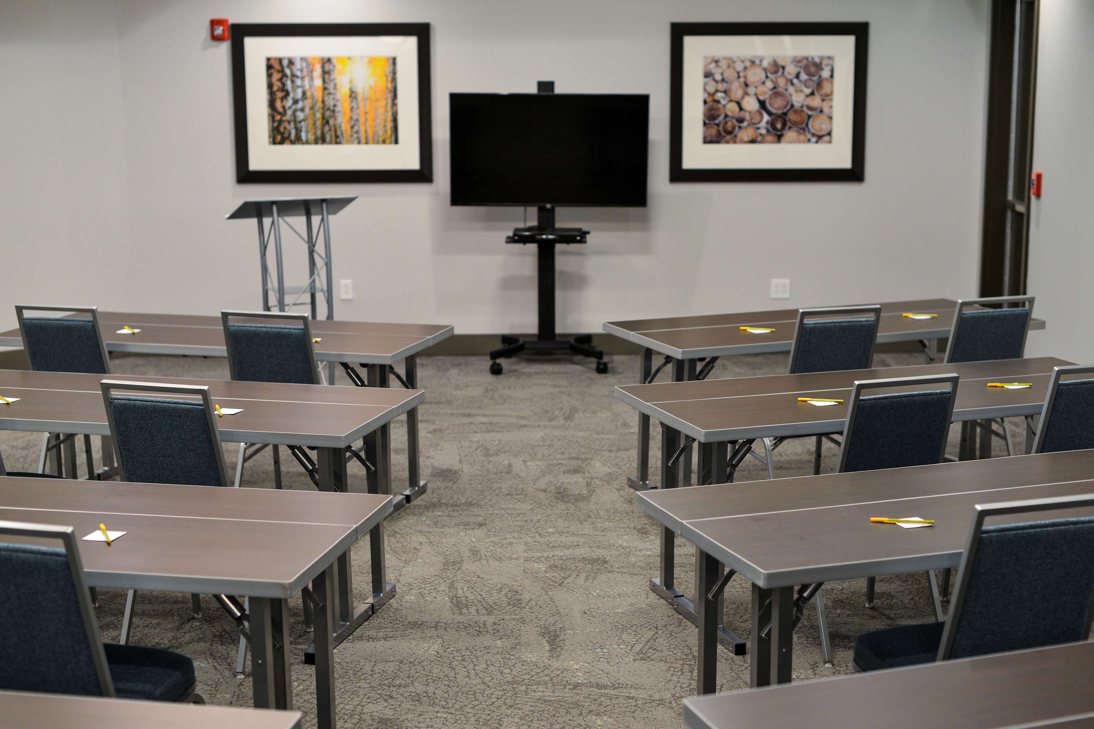 Фото Hilton Garden Inn Louisville Mall of St. Matthews