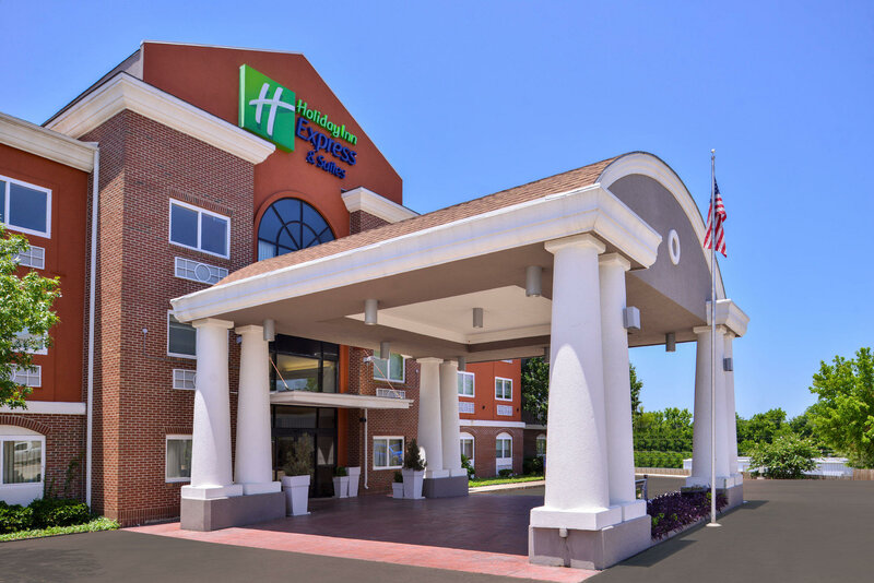 Гостиница Holiday Inn Express Hotel & Suites Elgin