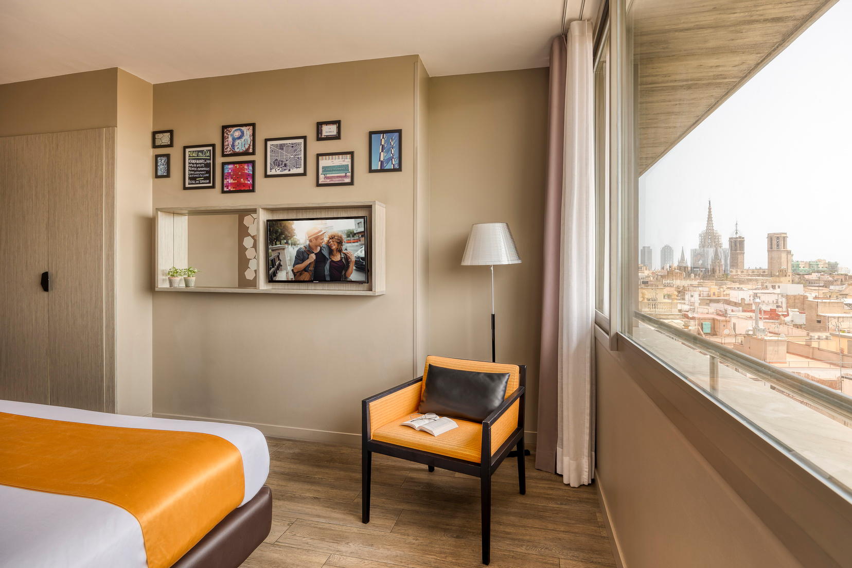 Фото отеля 1