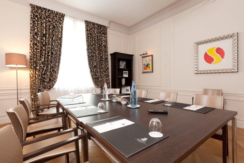 Фото Majestic Apartments Champs Elysées