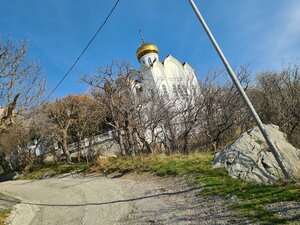 Подворье Патриарха Московского и Всея Руси при храме Казанской иконы Божией Матери в г. Ялта (Республика Крым, городской округ Ялта, посёлок городского типа Береговое), православный храм в Республике Крым