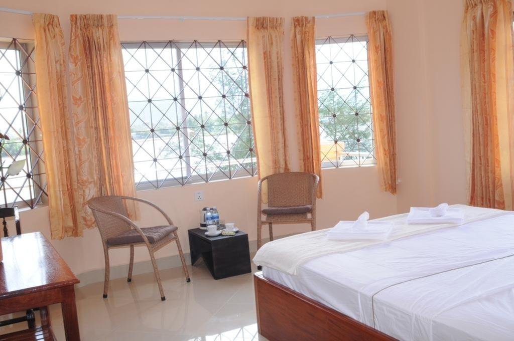 Фото Kampot Riverside Hotel