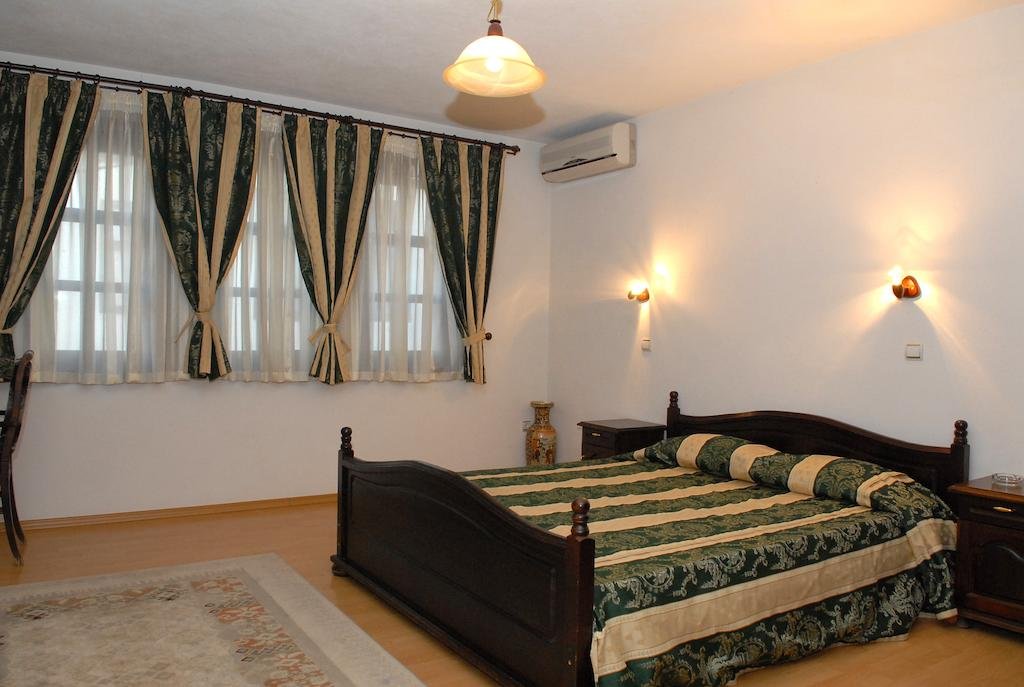 Фото Hotel Bolyarka