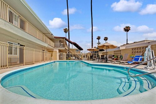 Гостиница Super 8 by Wyndham Los Angeles-Culver City Area в Калвер-Сити