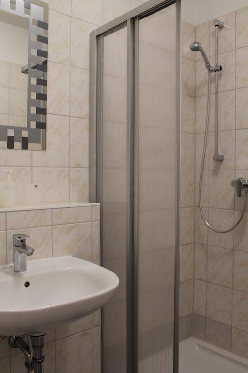 Фото Hotel Pension garni Schwerin-Unterkunft