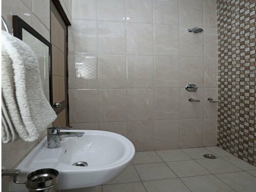 Гостиница Hotel Redisston в Уттар-Прадеш