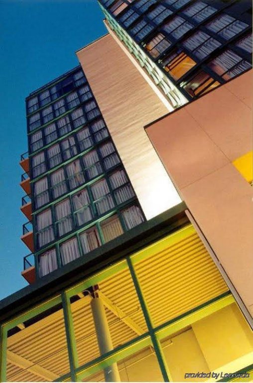 Фото Executive Plaza Hotel & Conference Centre Metro Vancouver