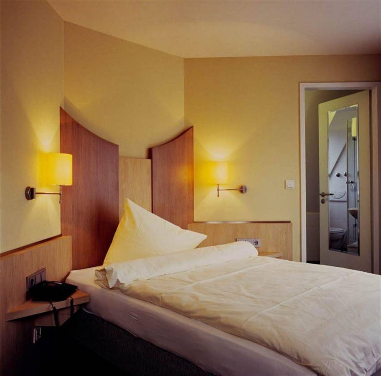 Фото Hotel Neuthor