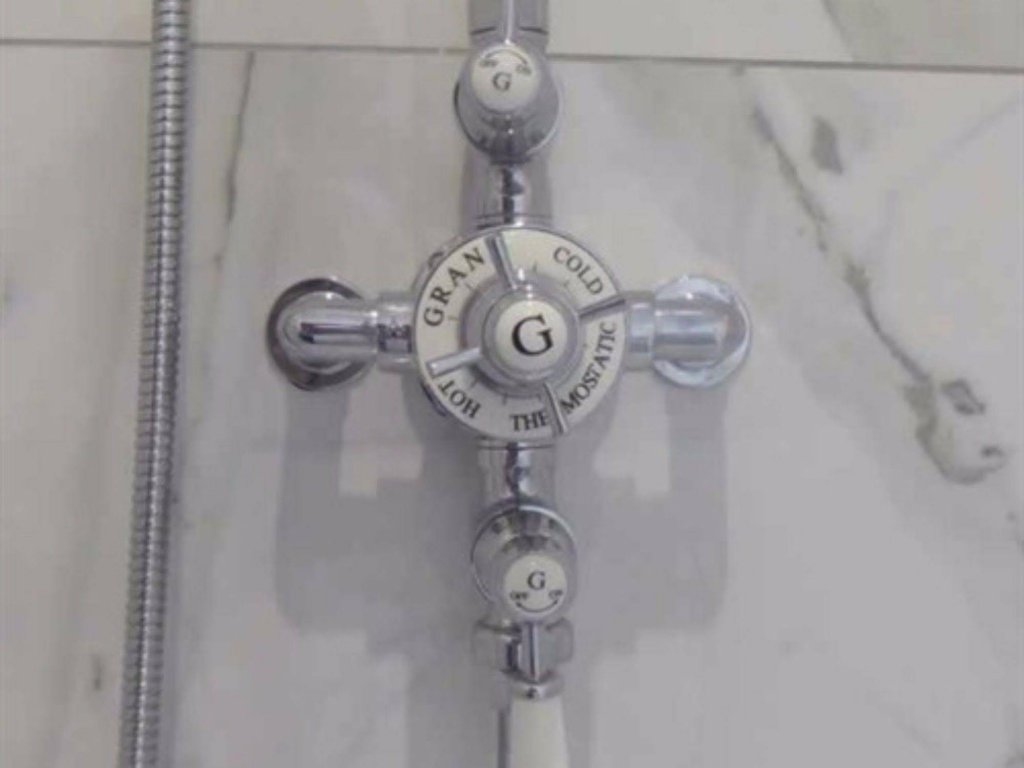 Фото The Salutation