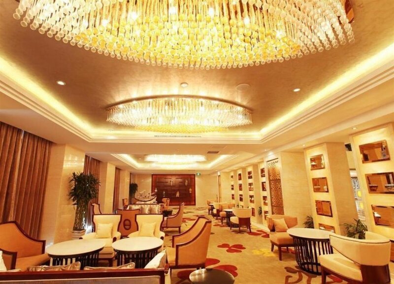 Гостиница Qilu International Hotel в Харбине
