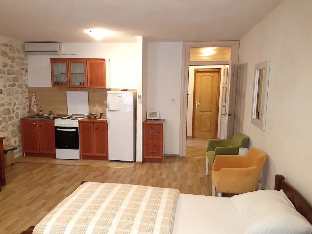 Фото Apartments Historic Stone House