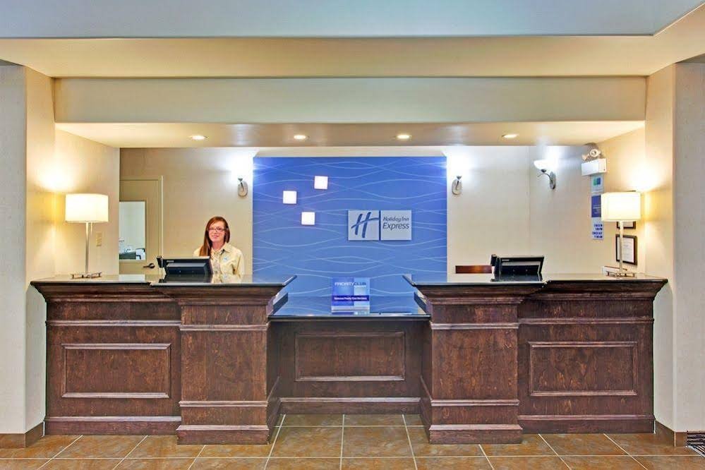 Фото Holiday Inn Express Yorkton East