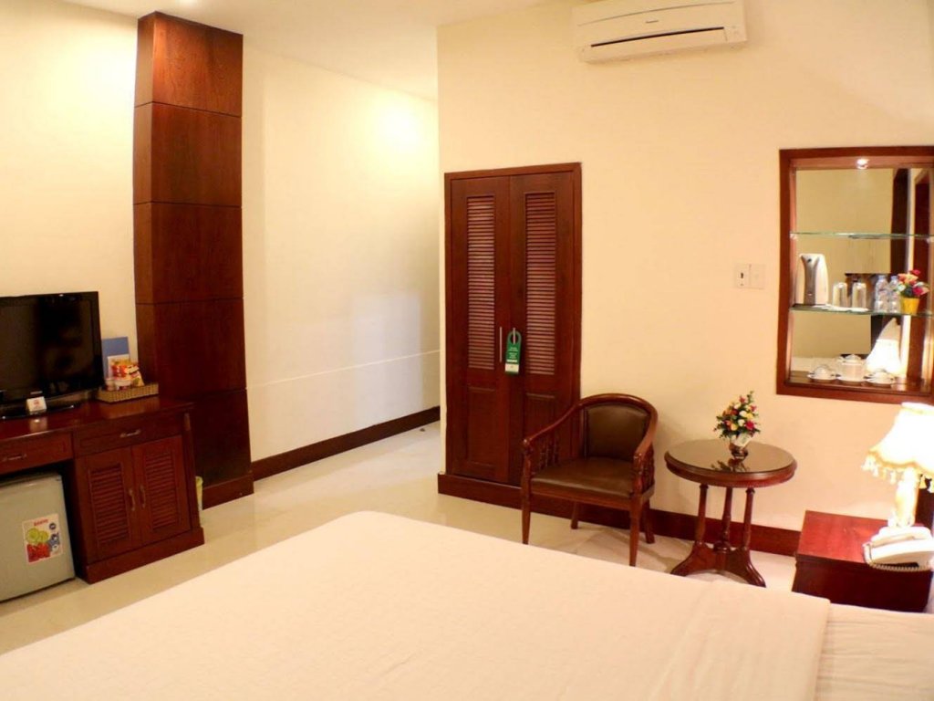 Фото City Hotel - 35 Luu Van Lang St