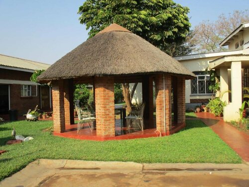 Гостиница Nelly's Guesthouse в Лилонгве