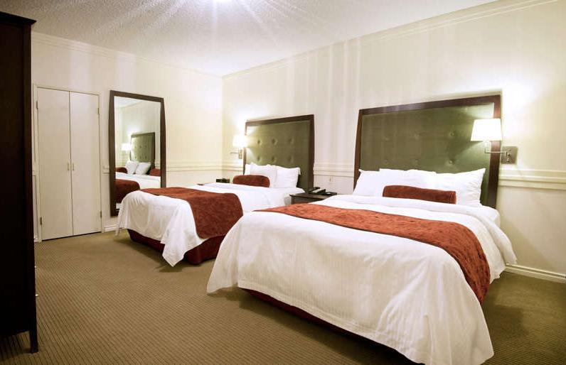 Фото Delta Edmonton Centre Suite Hotel