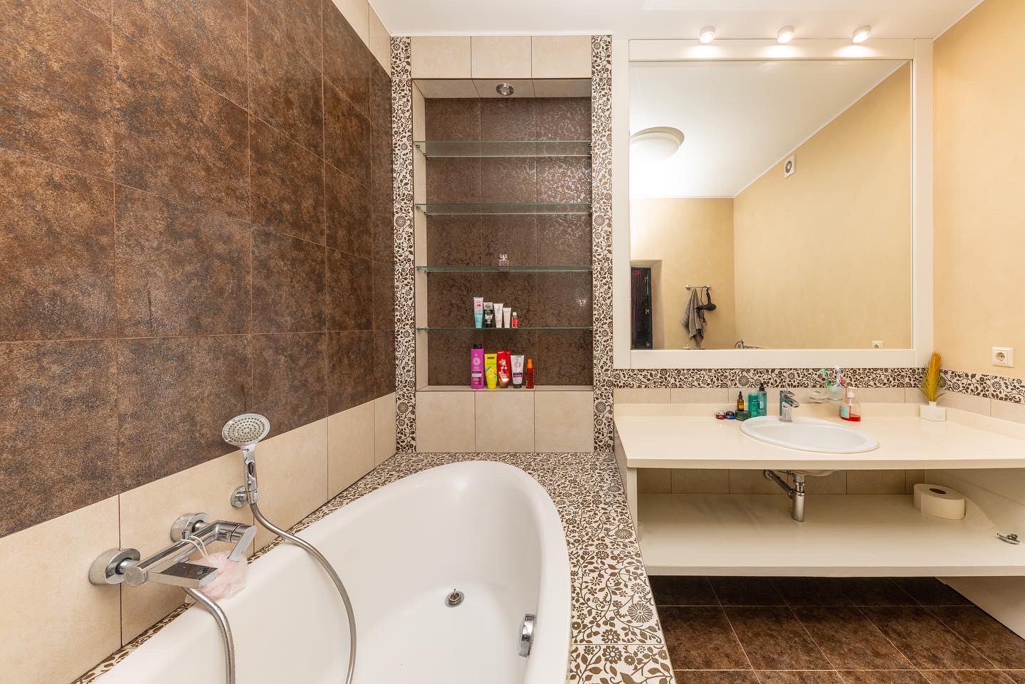 Фото Wanderlust Boutique Hostel