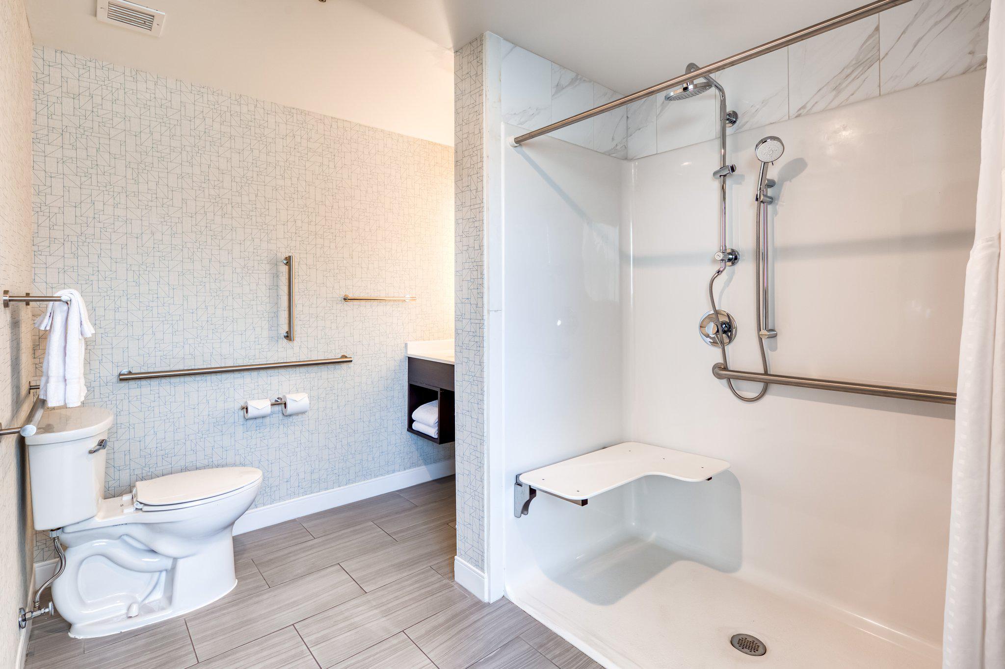 Фото Holiday Inn Express Kansas City Downtown, an Ihg Hotel