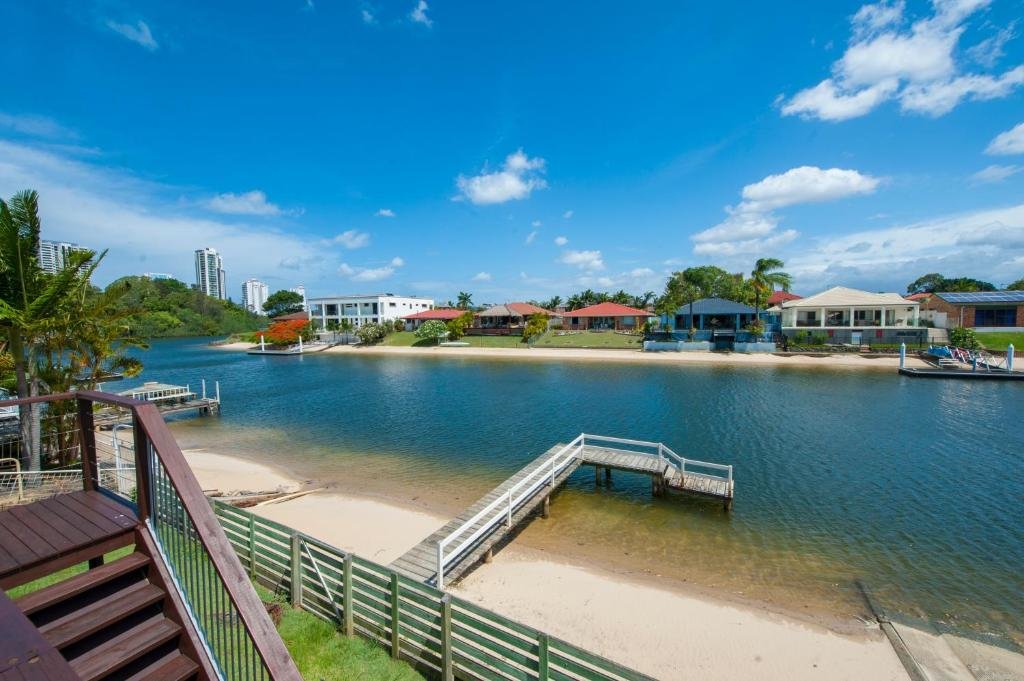 Фото The Villa-Whole House 6 Bedrooms 3 Bathrooms