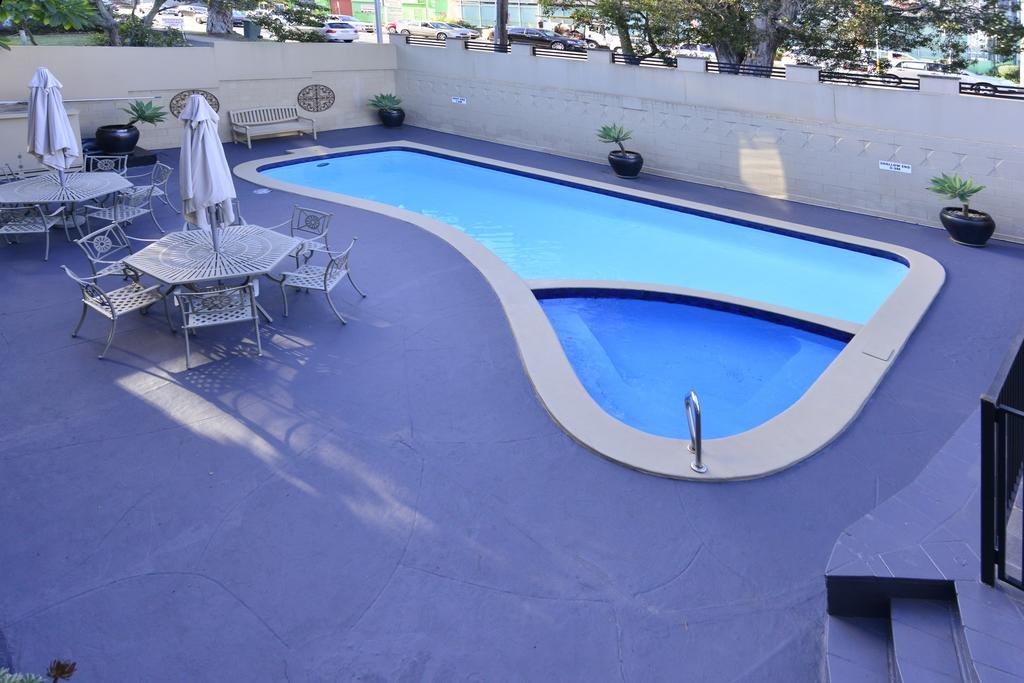 Фото Twin Towers Inn