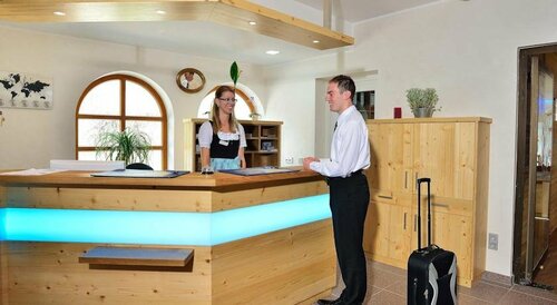 Гостиница Landhotel Böld and Restaurant Uhrmacher Oberammergau в Обераммергау