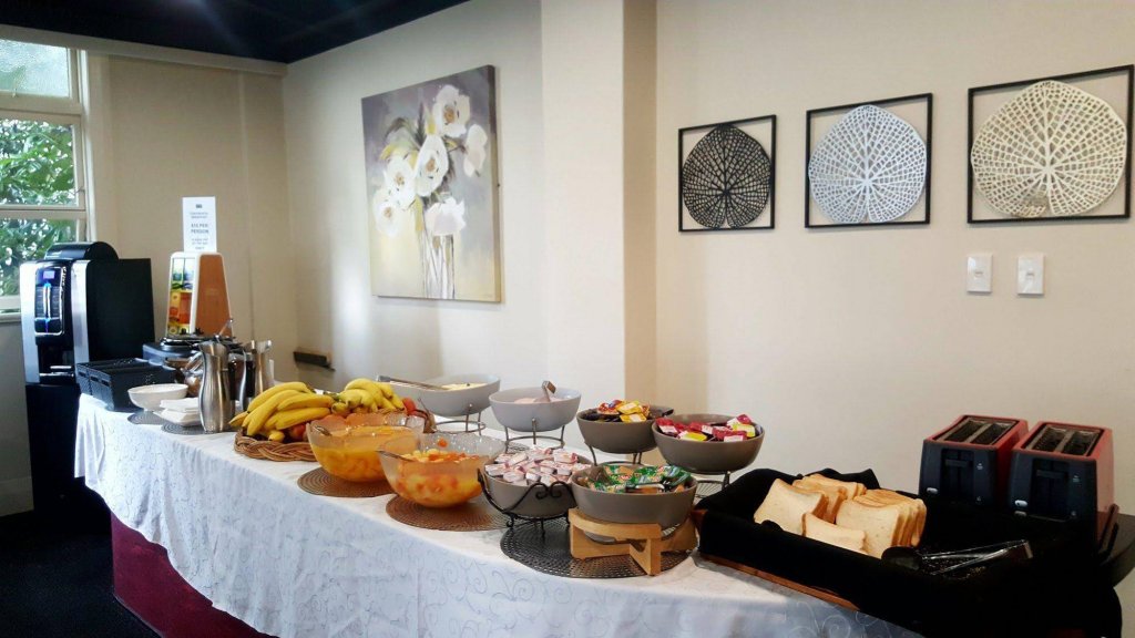 Фото Kiwi International Hotel