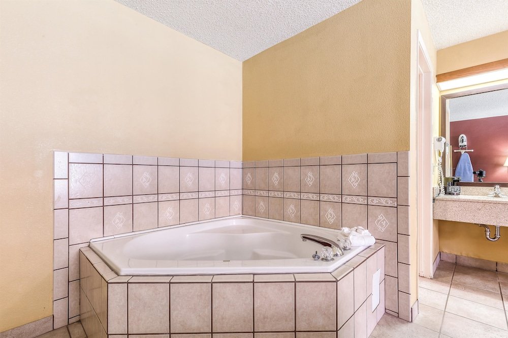 Фото HomeTowne Studios by Red Roof Amarillo West