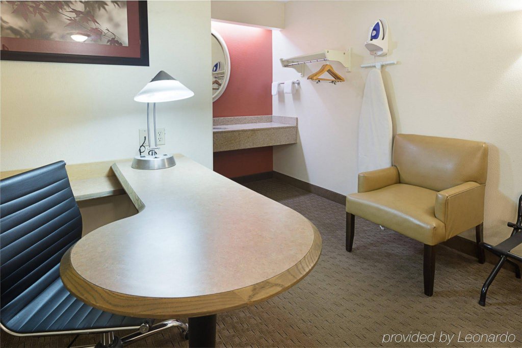 Фото Red Roof Inn Lansing West - Msu