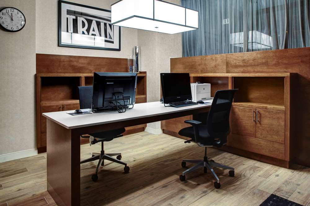 Фото Hampton Inn & Suites Richmond - Downtown