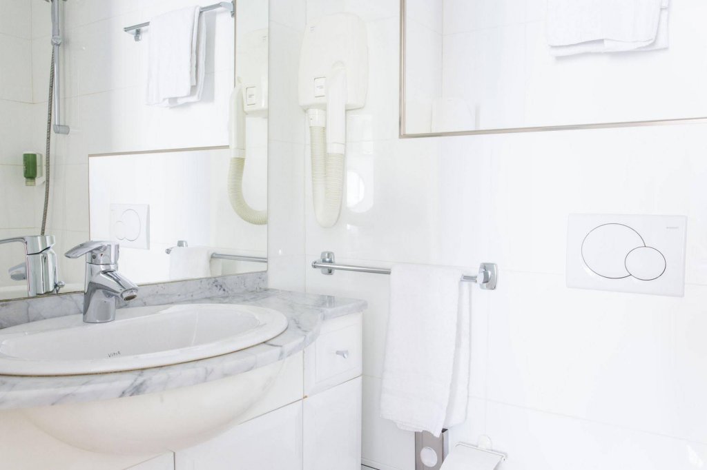 Фото New Orient Hotel