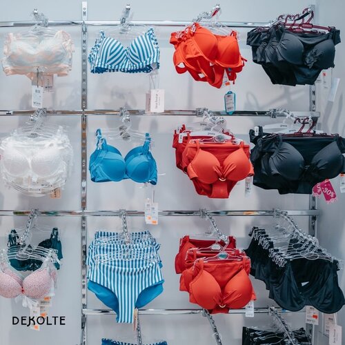 Bir mushuk ichida ikkita tilning porno surati