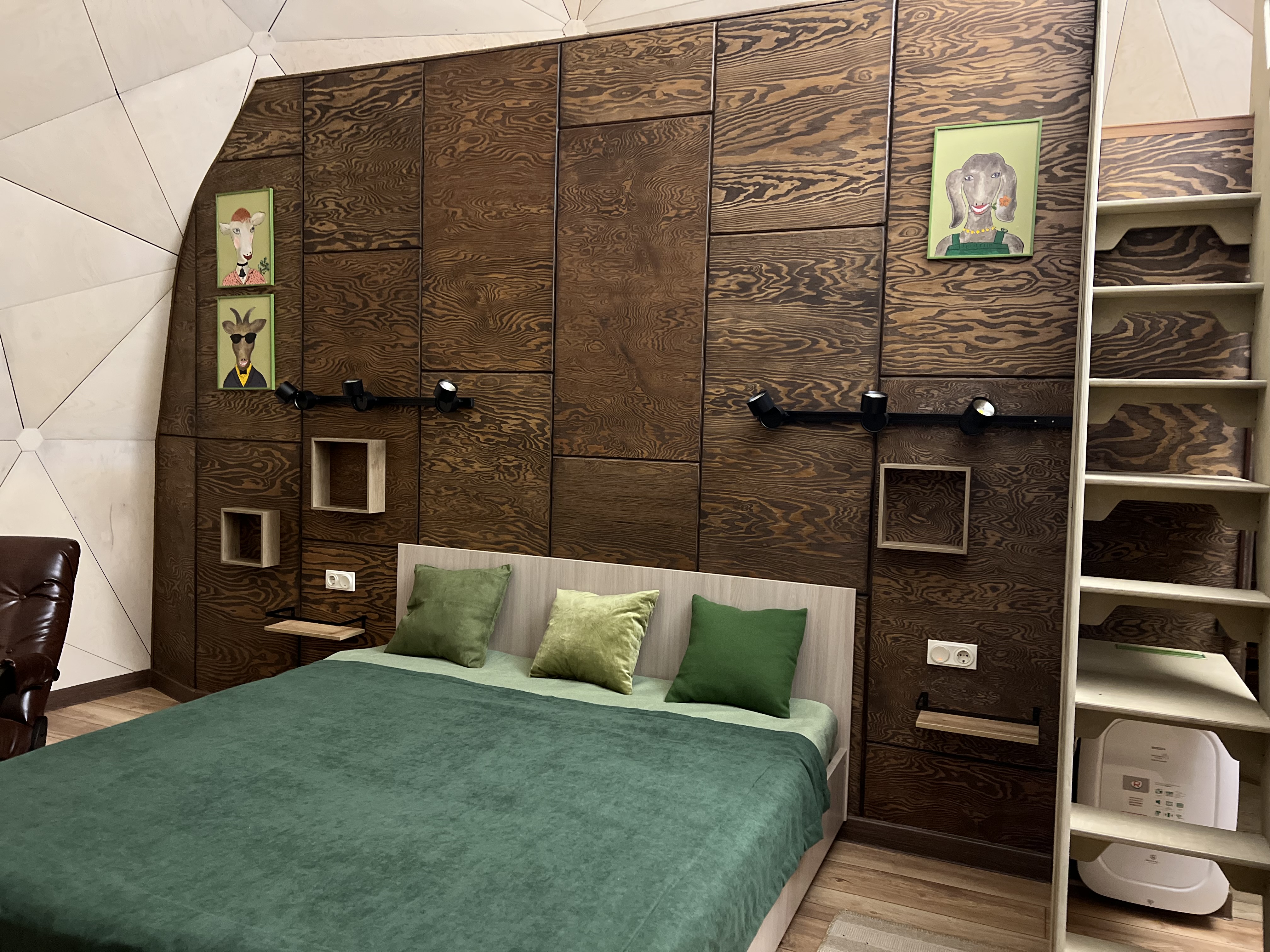 Фото Купольные дома-сферы на ферме