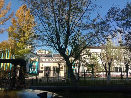 Еркін эротика: жас жігіт бірнеше қаншыққа куннилингус жасауы керек.