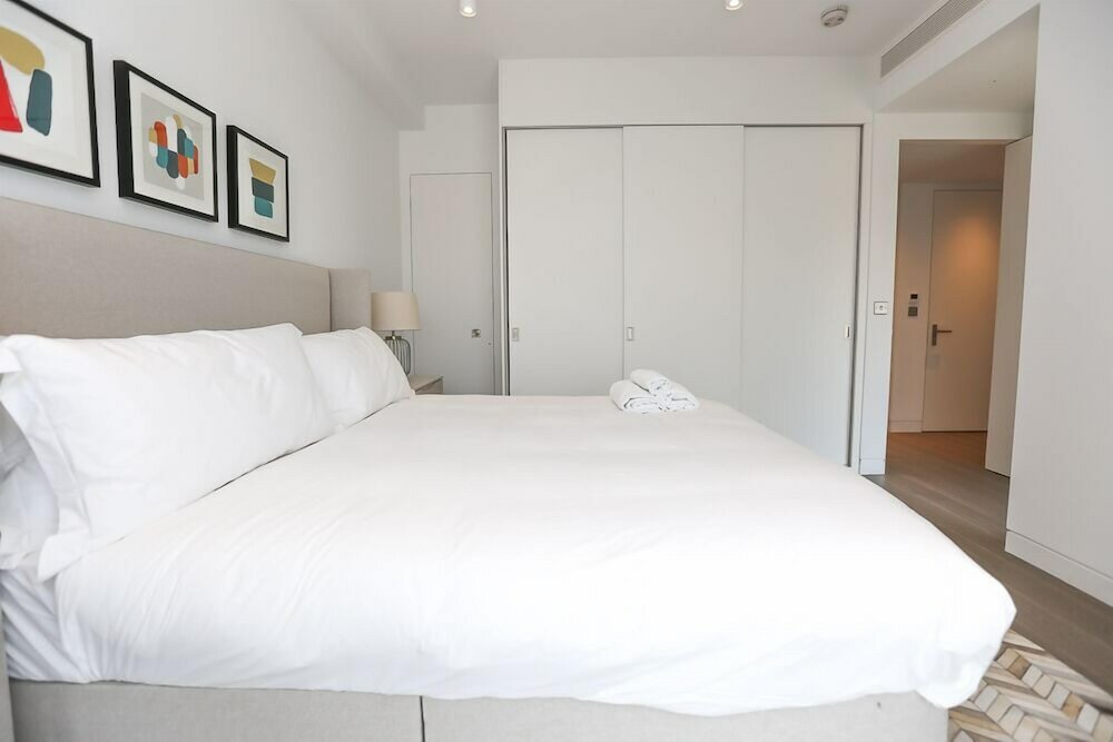 Фото King John Court Apartments