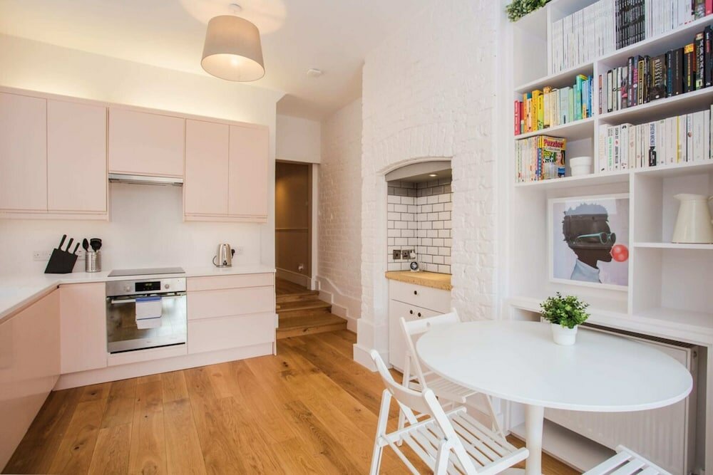 Фото Stylish & Modern 3 Bed Flat in Nw London With Garden