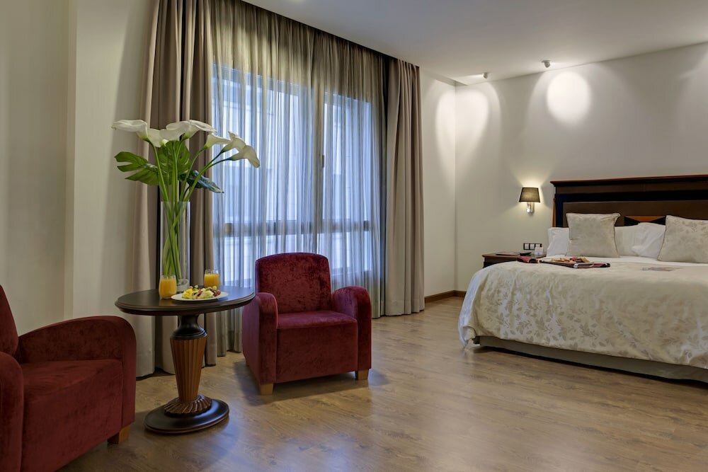 Фото Crowne Plaza Madrid Airport, an Ihg Hotel