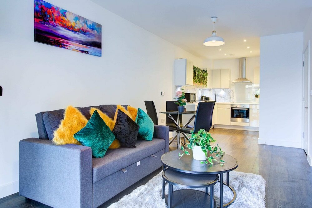 Фото Modern Greenwich Flat With Parking