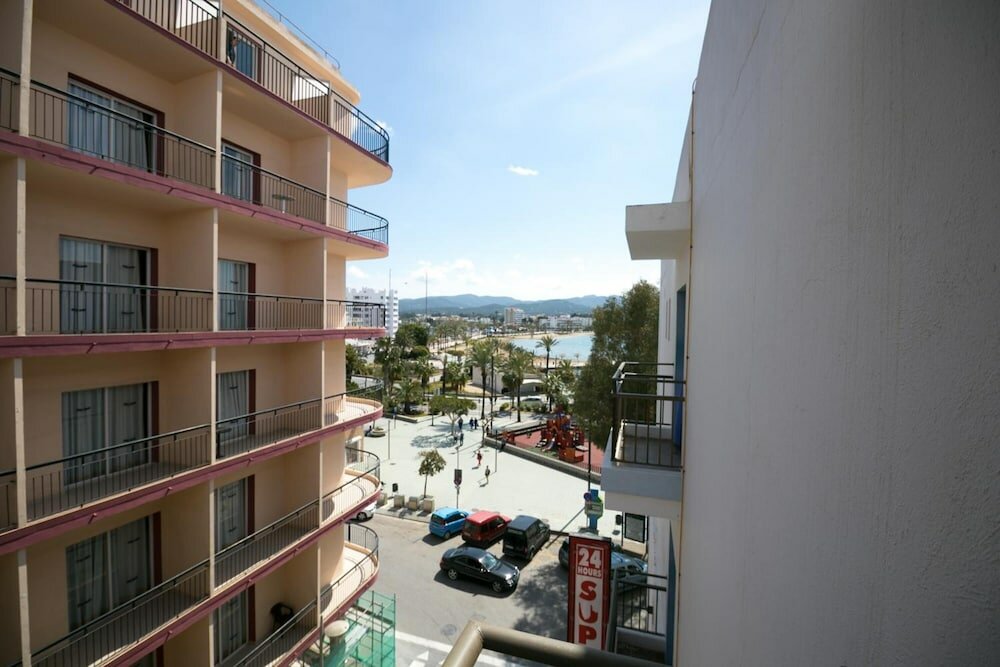 Фото The Blue Apartments by Ibiza Feeling