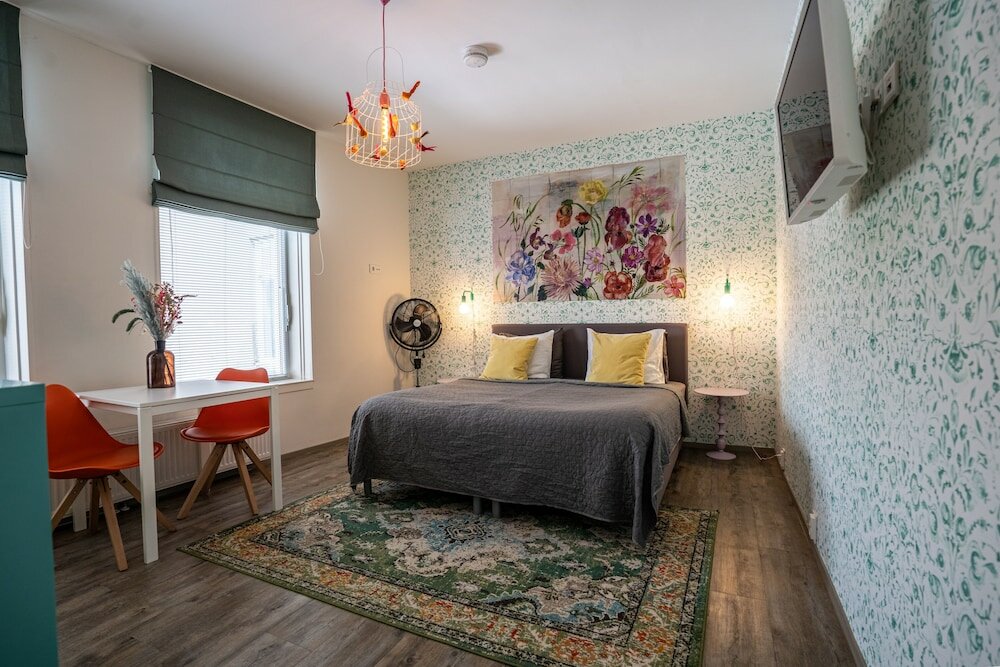 Фото Neon Nights