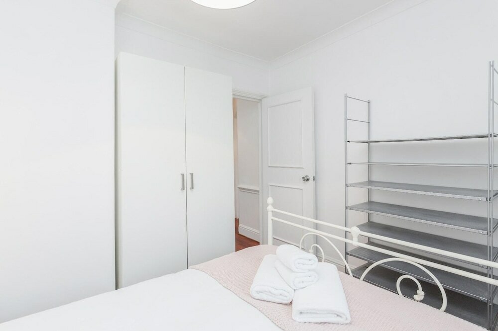 Фото Bright stylish Nott Hill apart sleeps 6