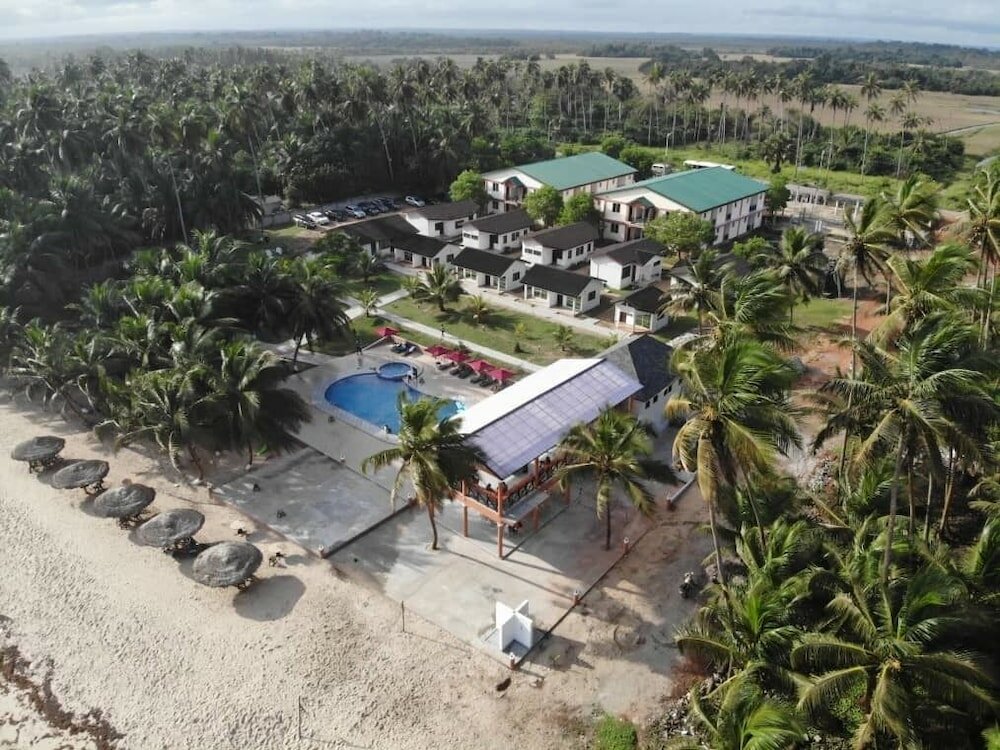 Фото Tenack Beach Resort